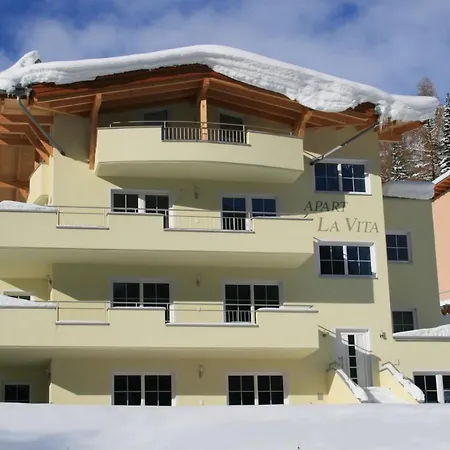 Apart La Vita Aparthotel 3*
