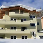 La Aparthotel 4*